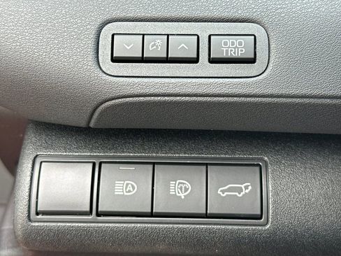 New 2026 Subaru Uncharted Premium FWD image 30