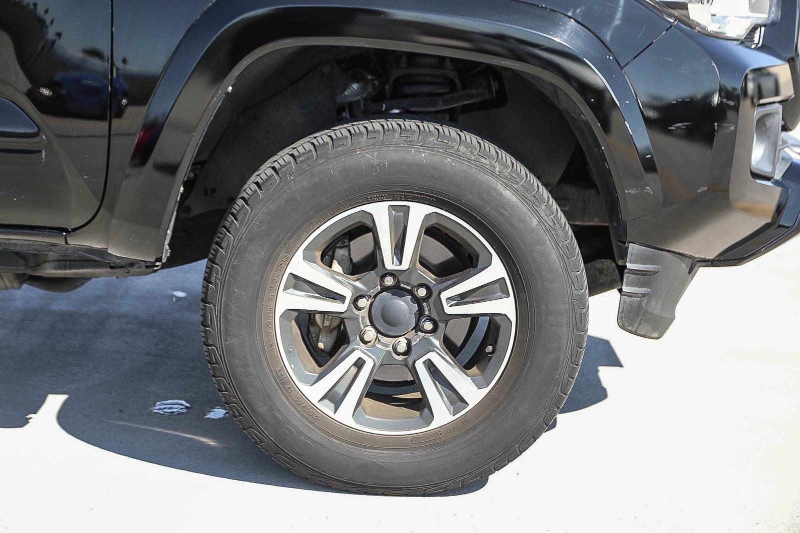 Used 2017 Toyota Tacoma TRD Sport AWD/4WD image 10