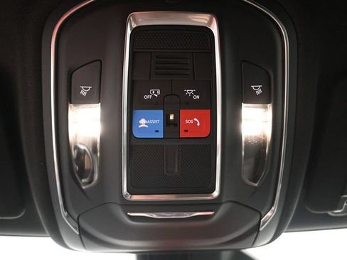 Used 2025 Jeep Grand Cherokee Laredo AWD/4WD image 29