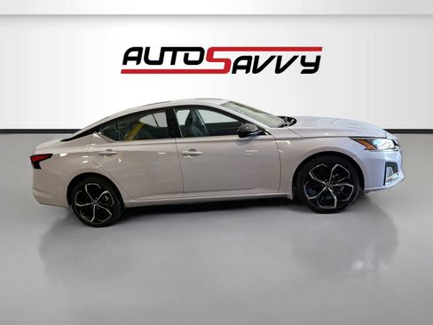Used 2024 Nissan Altima 2.5 SR AWD/4WD image 8