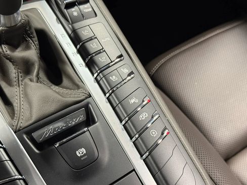 Used 2020 Porsche Macan Turbo image 43