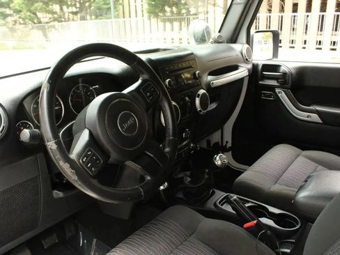 Used 2012 Jeep Wrangler Unlimited Sahara w/ Connectivity Group AWD/4WD image 14