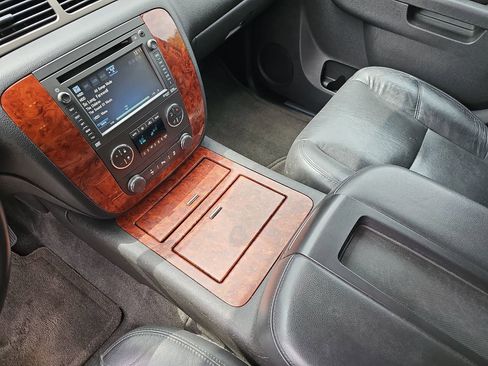 Used 2013 Chevrolet Tahoe LTZ AWD/4WD image 30