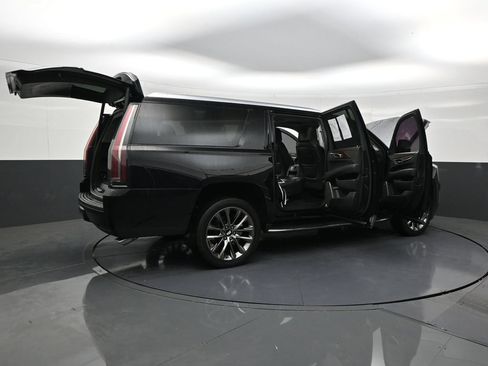 Used 2020 Cadillac Escalade ESV Luxury w/ Escalade Sport Edition RWD image 27
