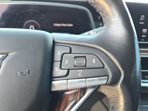 Used 2021 Cadillac Escalade Premium Luxury AWD/4WD image 24