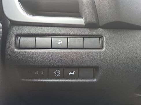 Used 2025 Nissan Rogue SV FWD image 10