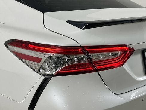 Used 2020 Toyota Camry XSE FWD image 11