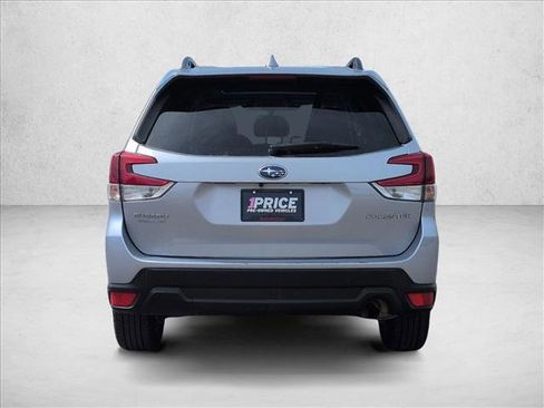 Used 2023 Subaru Forester Premium image 7