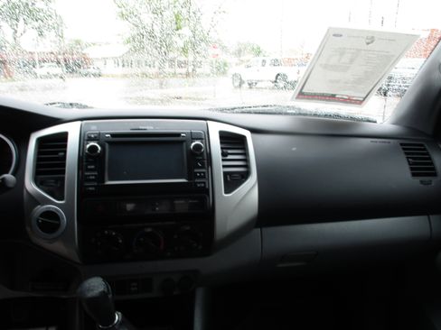 Used 2013 Toyota Tacoma 4x4 Access Cab w/ SR5 Pkg image 30