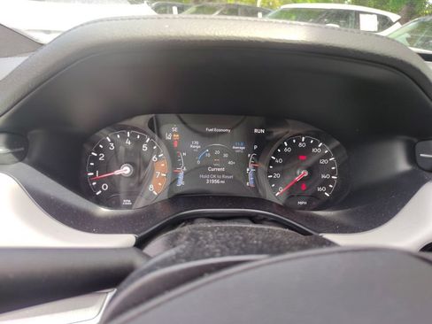 Used 2025 Jeep Compass Limited AWD/4WD image 2