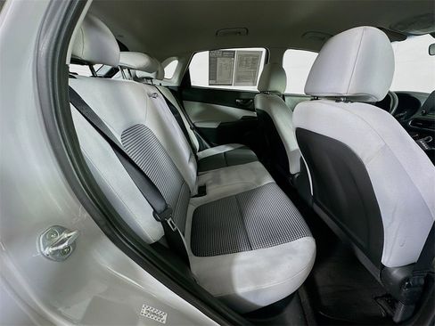 Used 2022 Hyundai Kona SE image 11