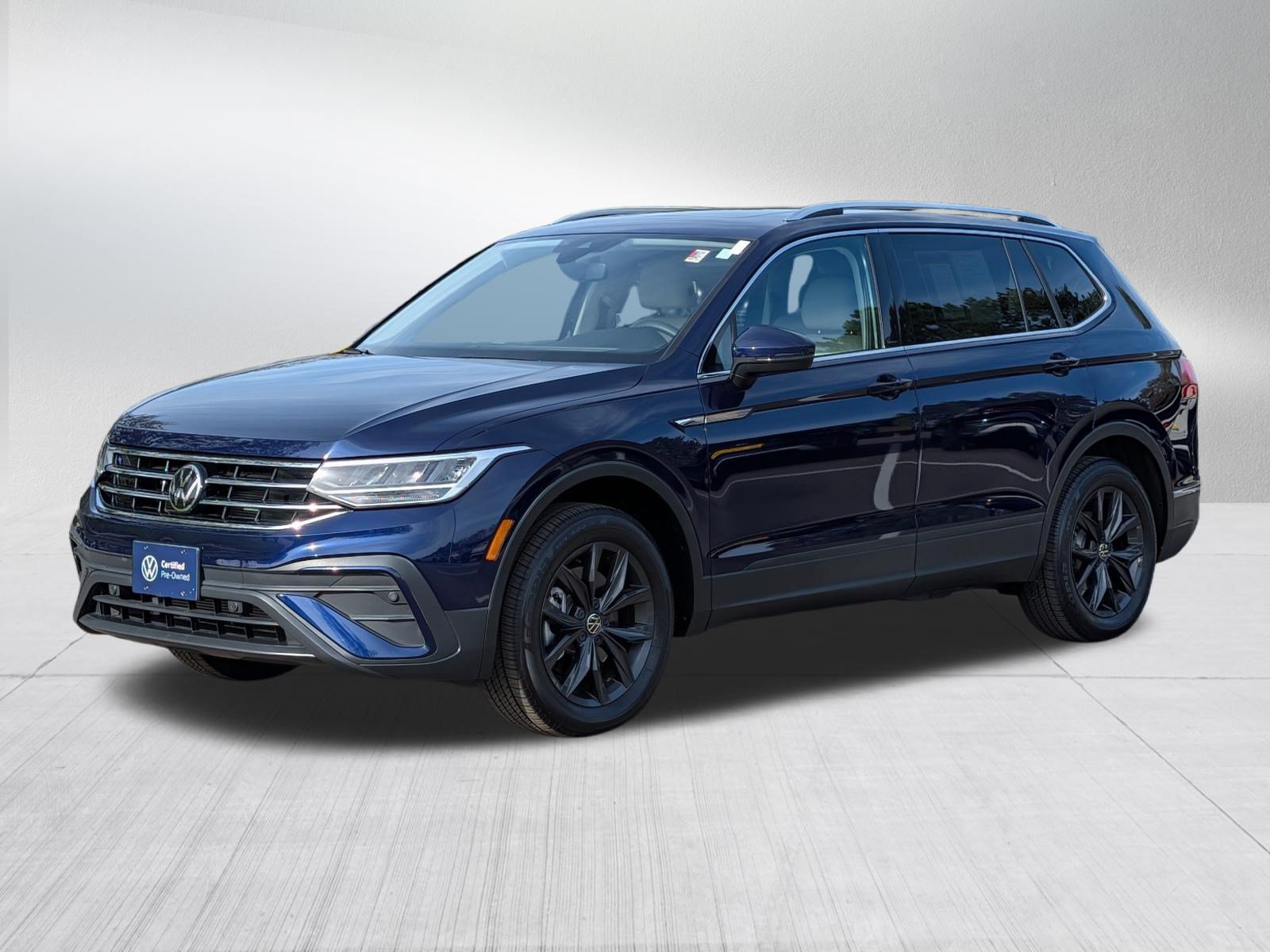 Certified 2024 Volkswagen Tiguan SE AWD/4WD image 3