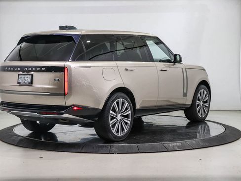 Used 2023 Land Rover Range Rover SE AWD/4WD image 4