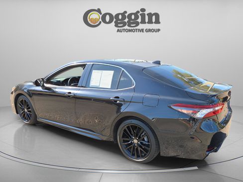 Used 2021 Toyota Camry XSE image 3