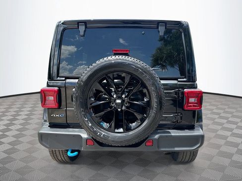 Used 2022 Jeep Wrangler Unlimited Sahara w/ Cold Weather Group AWD/4WD image 7