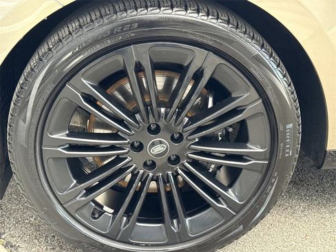 Certified 2024 Land Rover Range Rover SE image 12