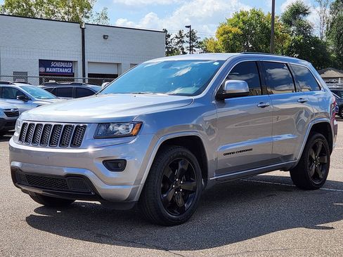 Used 2015 Jeep Grand Cherokee Altitude AWD/4WD image 8
