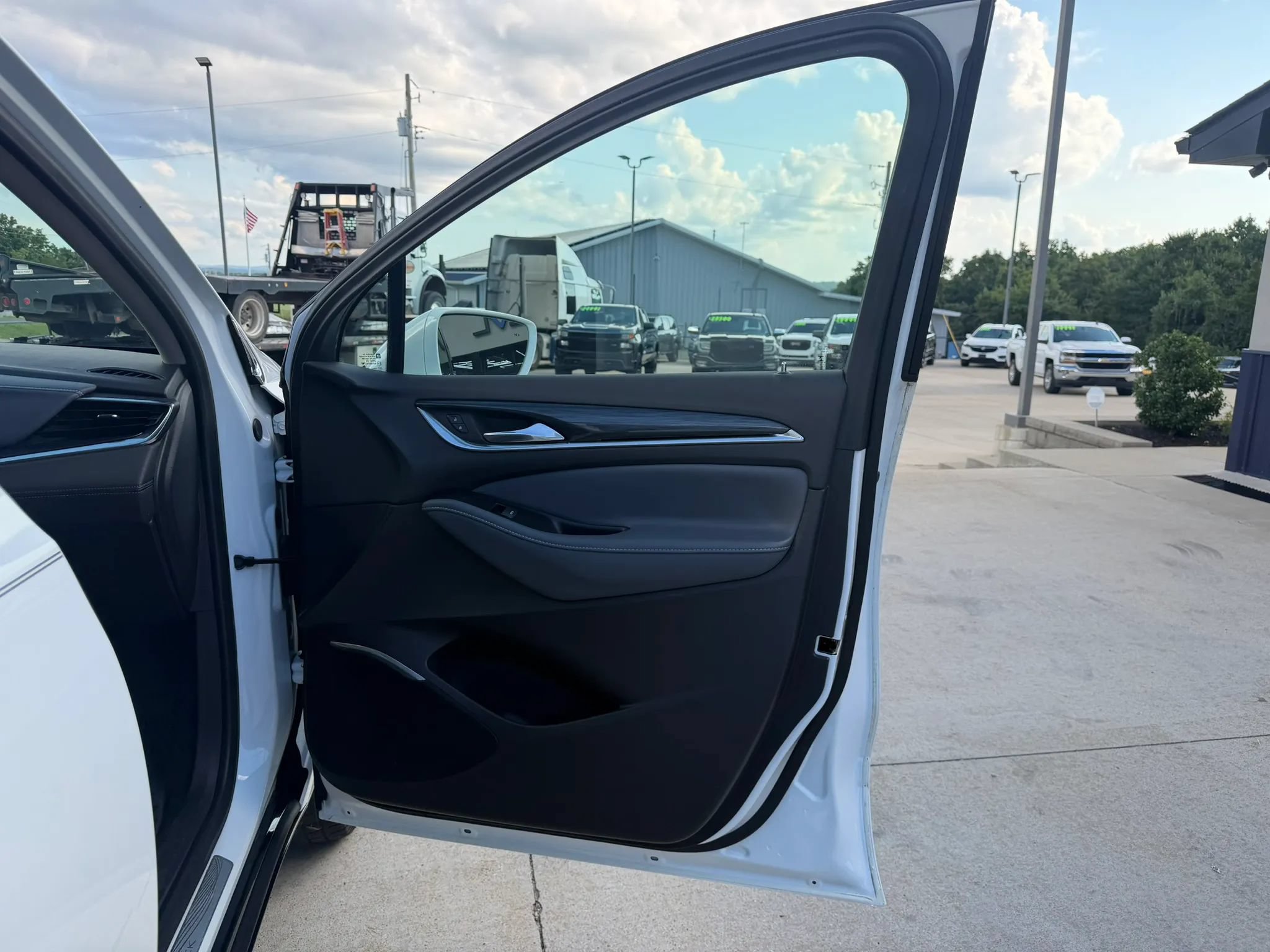 Used 2019 Buick Enclave Essence FWD image 47