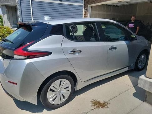 Used 2025 Nissan Leaf S FWD image 3