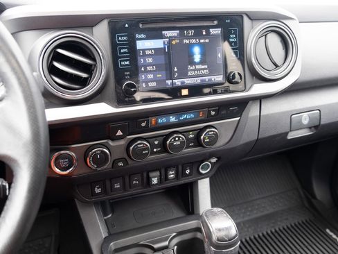 Used 2019 Toyota Tacoma TRD Pro AWD/4WD image 6