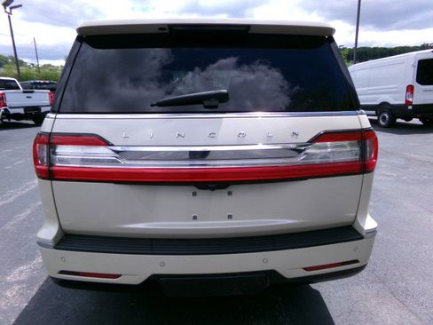 Used 2018 Lincoln Navigator Reserve w/ Technology Package AWD/4WD image 8