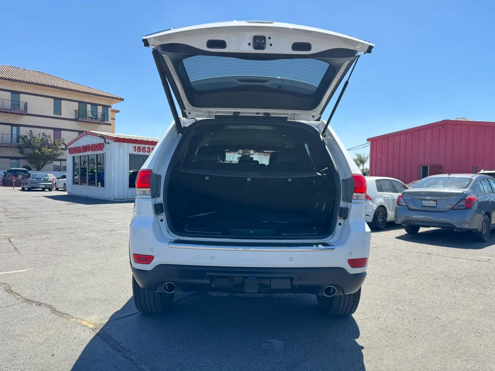 Used 2018 Jeep Grand Cherokee Limited AWD/4WD image 7