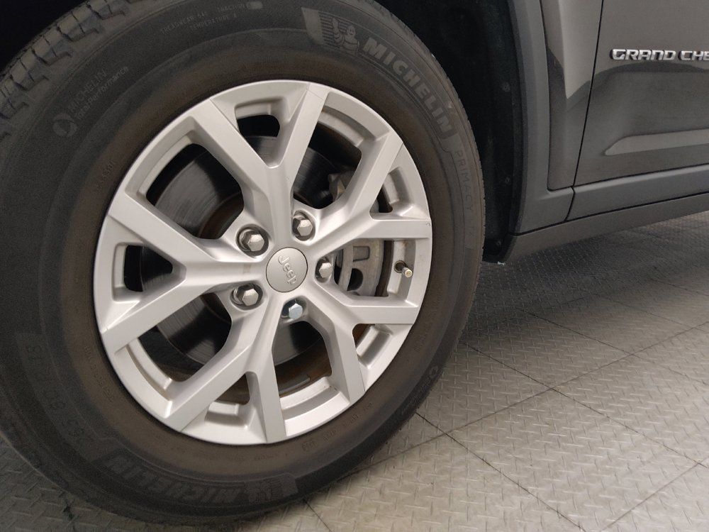 Used 2023 Jeep Grand Cherokee L Limited RWD image 31