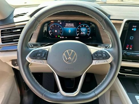 Used 2024 Volkswagen Atlas SE FWD image 30