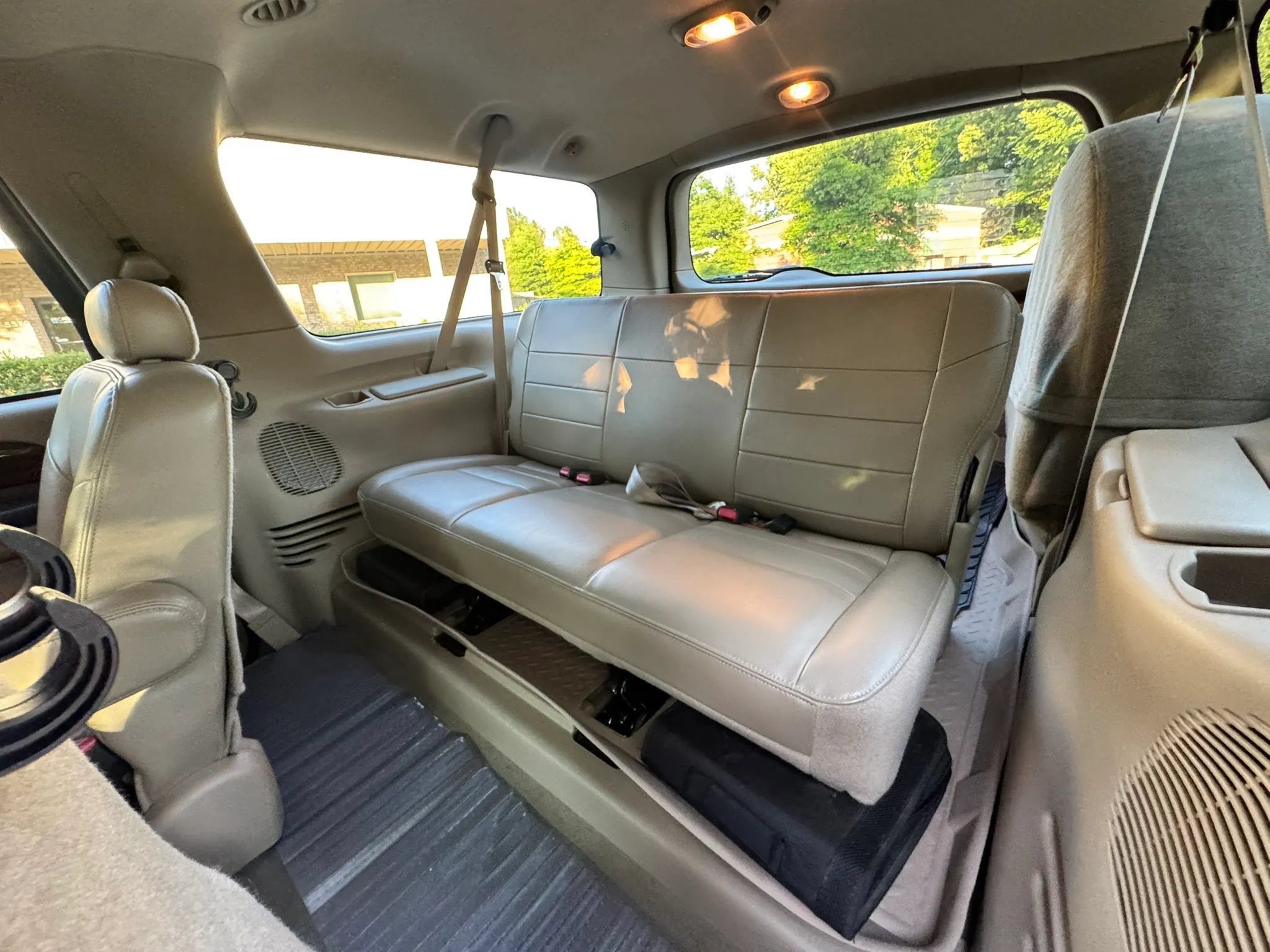 Used 2005 Ford Excursion Limited RWD image 16