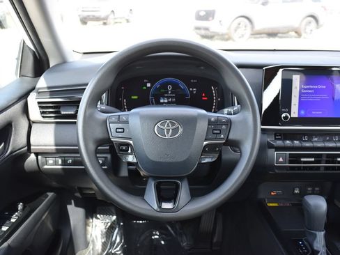 Used 2025 Toyota Camry LE FWD image 16