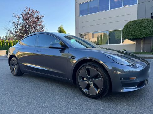 Used 2023 Tesla Model 3 Standard Range RWD image 1