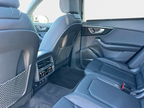 Used 2021 Audi Q8 Prestige w/ Prestige Package image 16