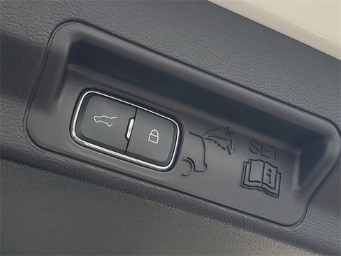 Used 2025 Ford Explorer Active image 35