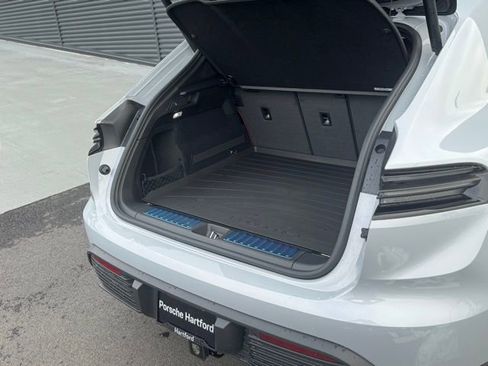 New 2025 Porsche Macan 4S Electric AWD/4WD image 35