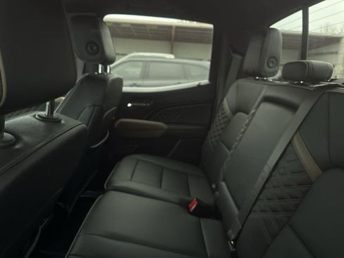 Used 2024 GMC Canyon Denali image 22