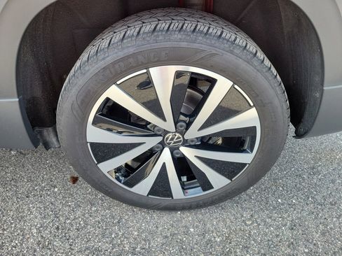 Certified 2023 Volkswagen Taos SE w/ Panoramic Sunroof Package image 27