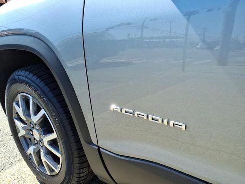 Certified 2023 GMC Acadia SLT AWD/4WD image 9