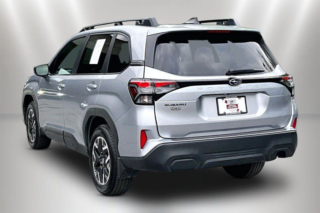 Used 2026 Subaru Forester Premium AWD/4WD image 4