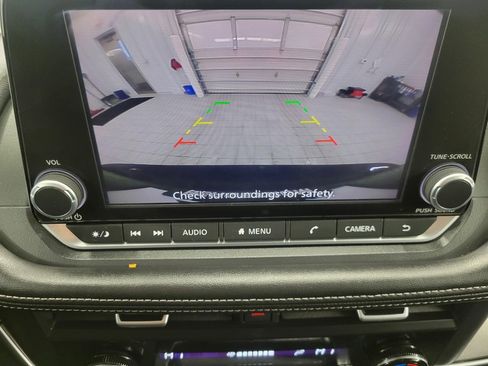 Used 2025 Nissan Rogue SV image 15