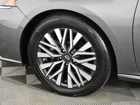 Used 2024 Nissan Altima 2.5 SV FWD image 47