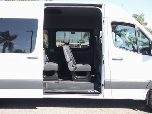 Used 2019 Mercedes-Benz Sprinter 2500 image 11