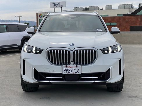Used 2025 BMW X5 xDrive50e AWD/4WD image 9