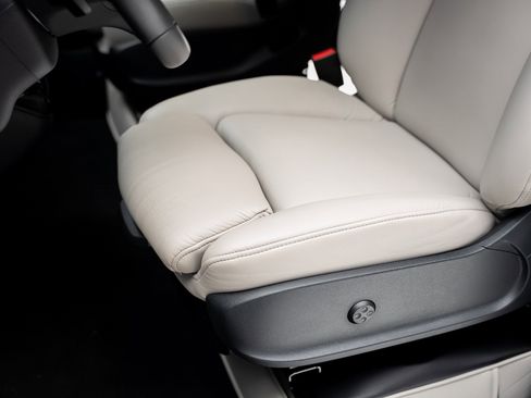 Used 2021 Mercedes-Benz Sprinter 3500 image 56