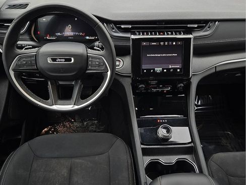 Used 2023 Jeep Grand Cherokee Laredo AWD/4WD image 10