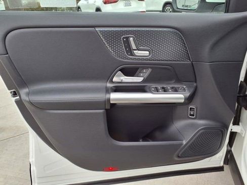 Used 2025 Mercedes-Benz GLA 250 4MATIC image 11