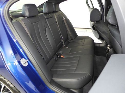 Certified 2023 BMW 530e w/ Convenience Package image 20