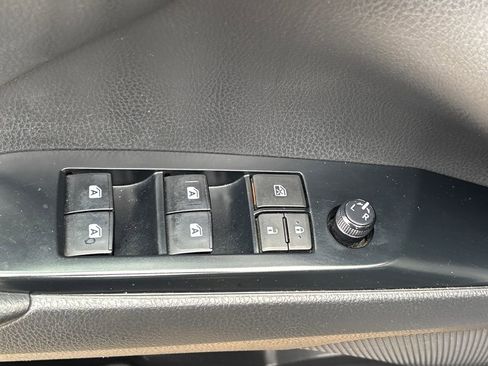 Used 2020 Toyota Camry SE image 6