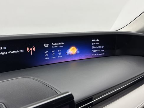 Used 2024 Lincoln Nautilus Premier w/ Equipment Group 102A image 13