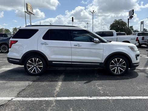 Used 2019 Ford Explorer Platinum AWD/4WD image 4