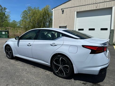 Used 2023 Nissan Altima 2.5 SR FWD image 15